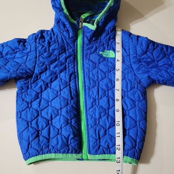 The North Face Infant Reversible Monster Blue Perrito Puffer Jacket - Picture 6 of 16